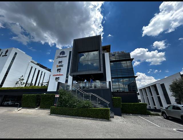 2,095M² OFFICE TO LET IN BRYANSTON